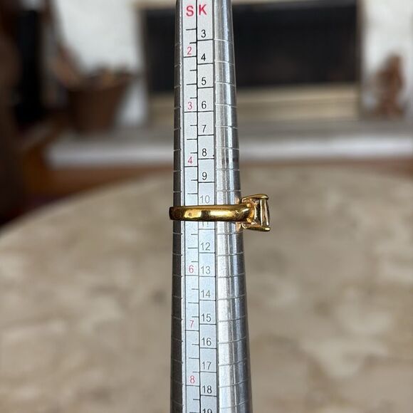 2 Gold Tone Faux Stone Rings - Picture 13 of 13